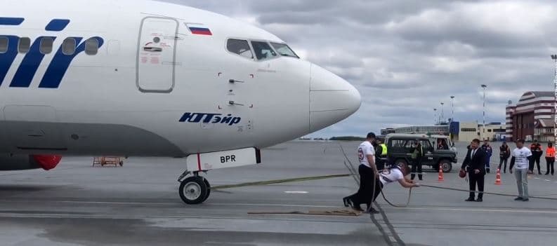 "Ariu Siberian"  thyen rekordin, tërheq avionin 40-ton për 15 metra (VIDEO)