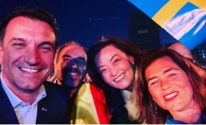 Yuri Kim shfaqet me Veliajn dhe dy ambasadorët europianë, ndjekin Spanjë-Suedi në “Tirana Fan Zone”