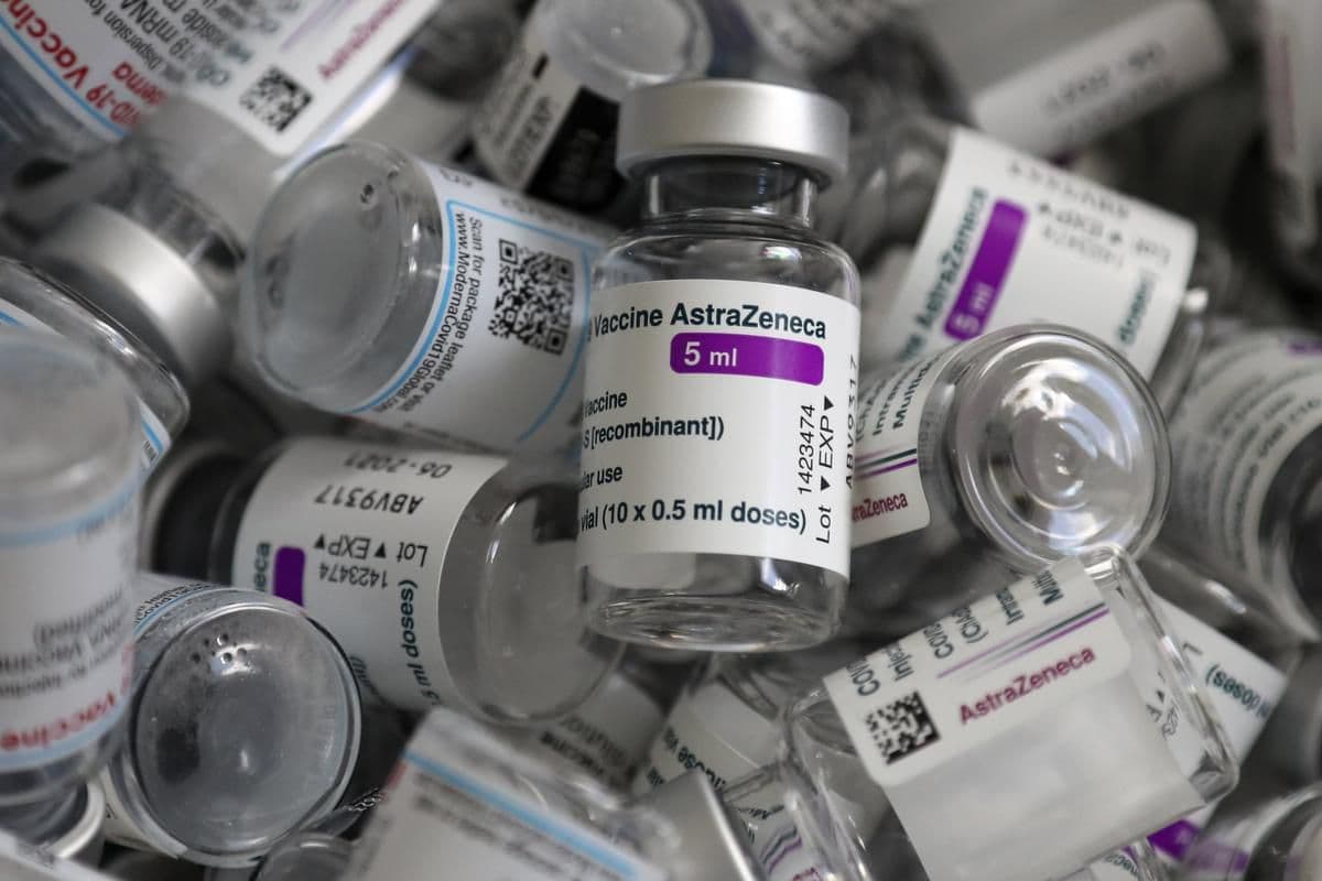 AstraZeneca, EMA: Vaksina mbetet e autorizuar për të gjitha moshat