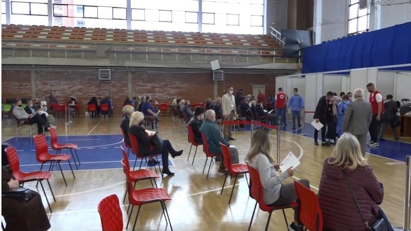 Mbi 100 mijë persona të imunizuar në Kosovë, të martën nis vaksinimi masiv