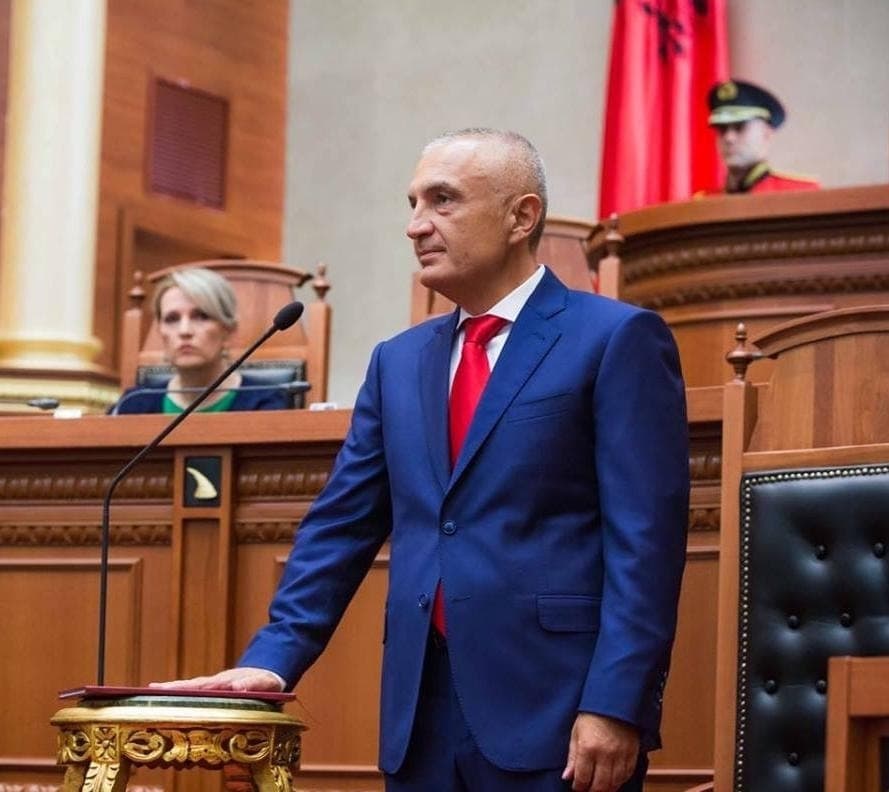 Kuvendi i dorëzon Gjykatës Kushtetuese kërkesën për shkarkimin e Metës