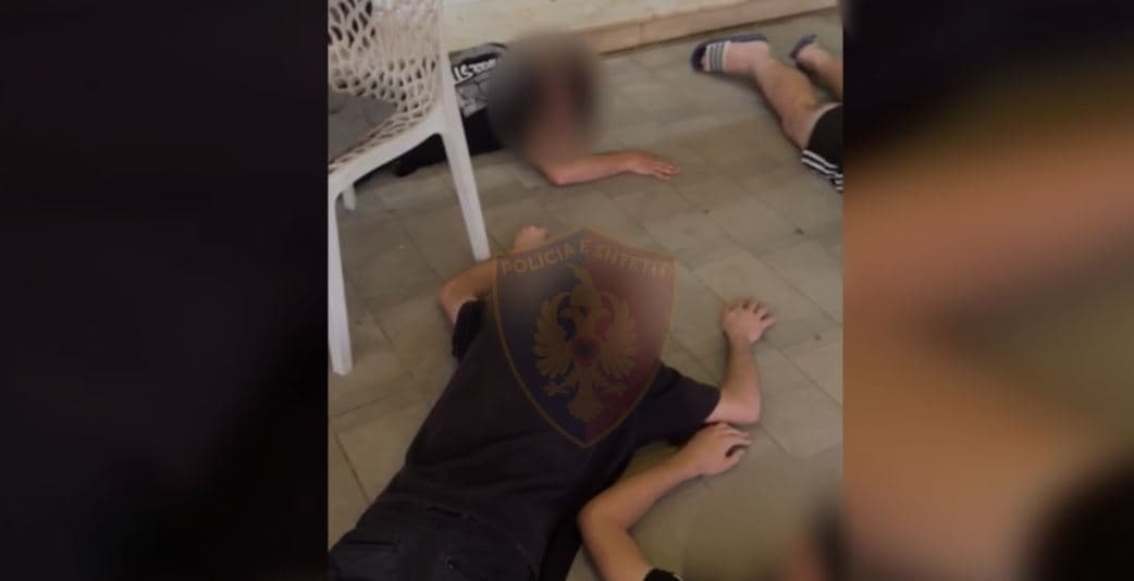 Me armë zjarri me vete në lokal, dalin momentet e arrestimit të Edison Begaj