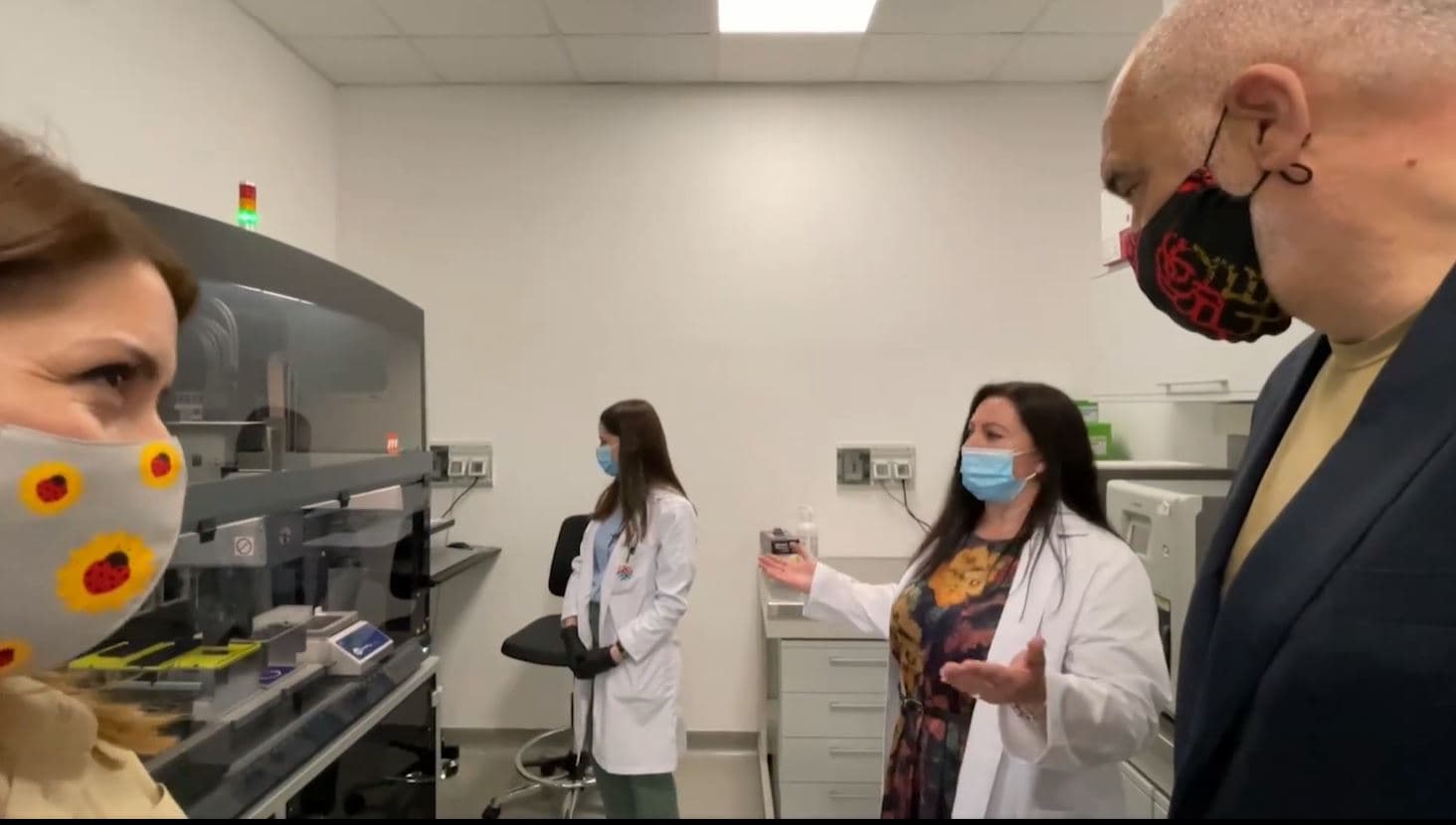  Rama dhe Manastirliu inspektojnë laboratorin ultramodern të analizave: I njeti edhe në katër spitale të tjera