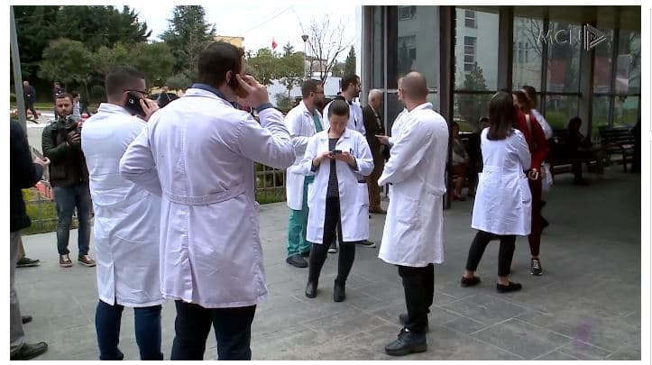 Specializantëve u ndërpritet kontrata (VIDEO)