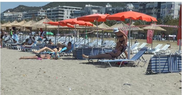 Vlorë, pushuesit sfidojnë aksionin e policisë (VIDEO)