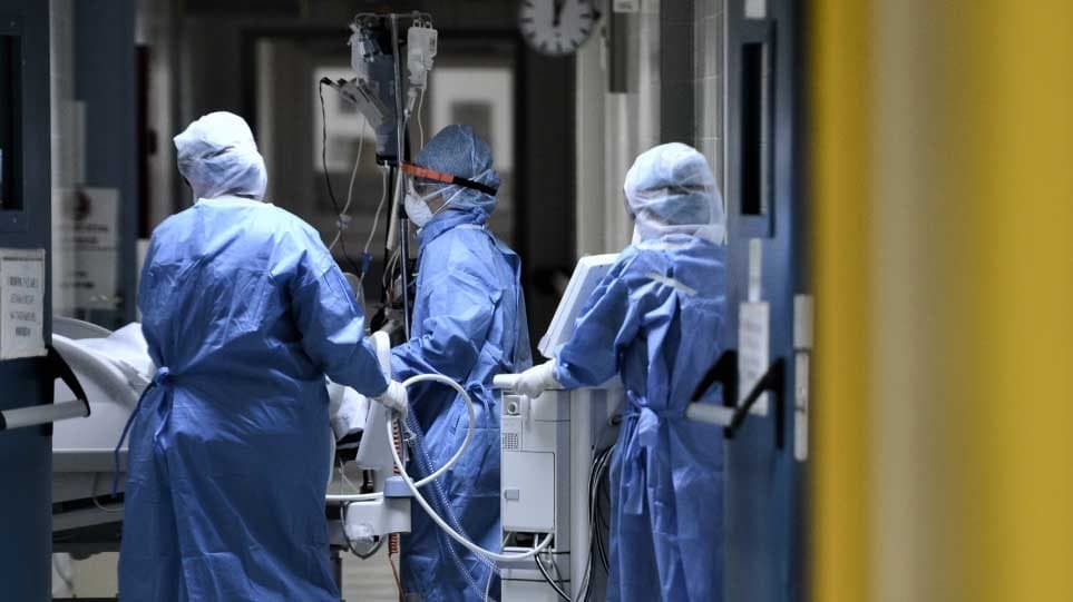 35-vjeçarja greke shfaq probleme shëndetësore pas vaksinës anti-covid