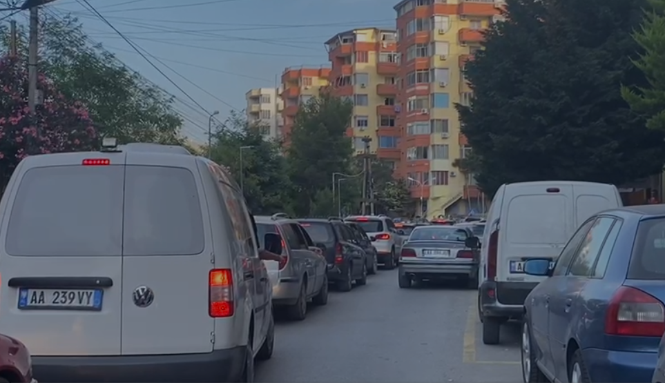 Kthimi nga plazhi, radhë kilomterike në Shëngjin
