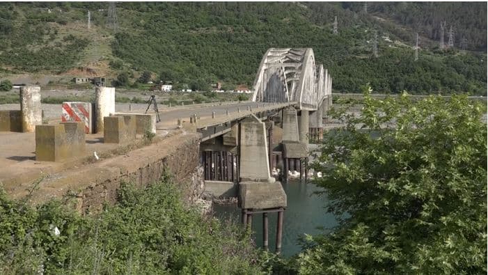 Ura e Zogut në rrezik/ Shfrytëzimi pa kriter i inerteve ‘fundos’ monumentin (VIDEO)