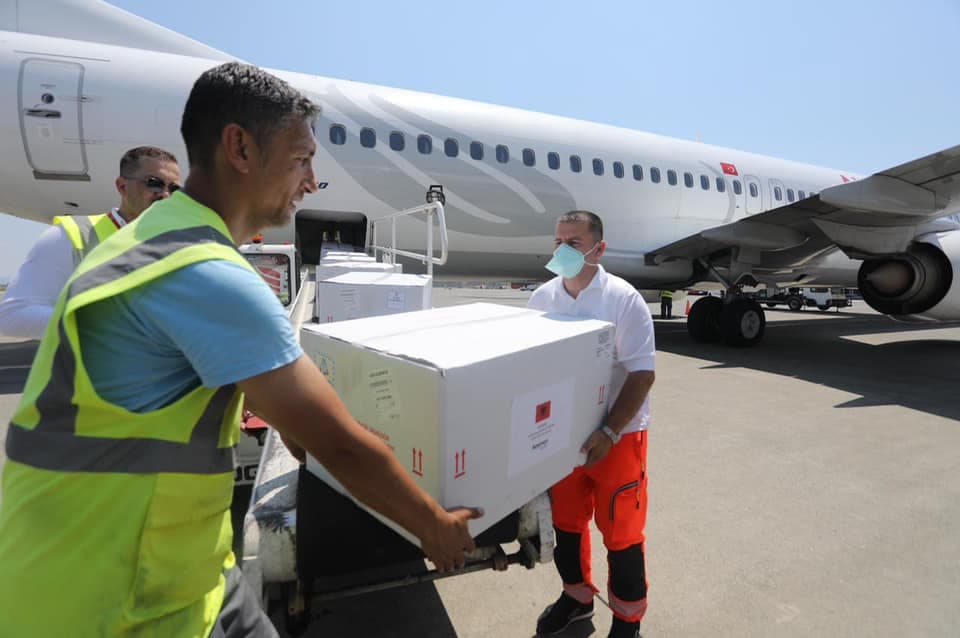 Mbërrijnë edhe 50 mijë doza të vaksinës kineze