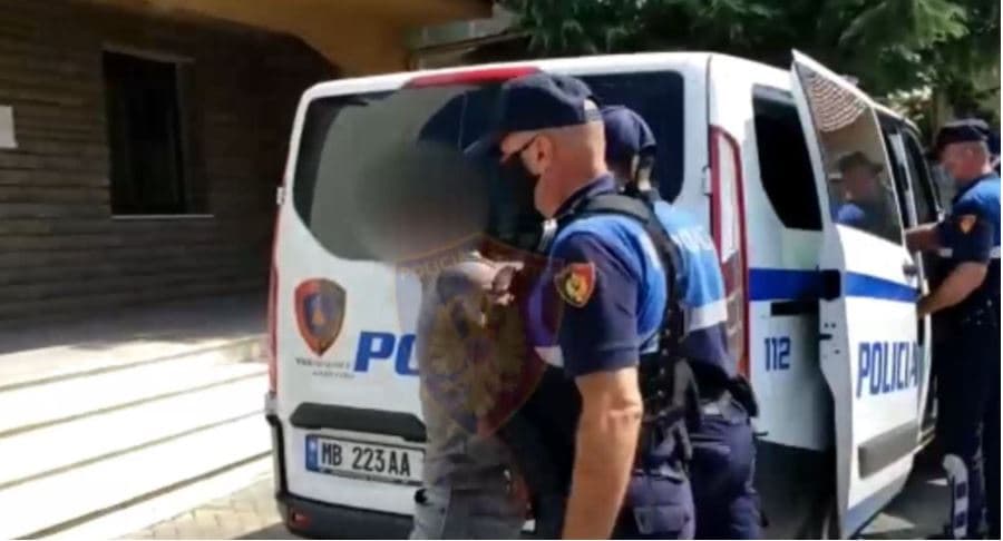         45-vjeçari arrestohet pasi dhunon gruan, dy të tjerë për aktivitet me lojëra fati