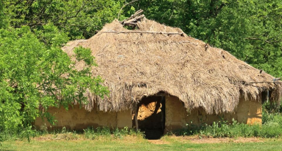 U plaçkitën dhe u shitën në të gjithë botën, ribashkohen në një ekspozitë artefaktet e Spiro Mounds