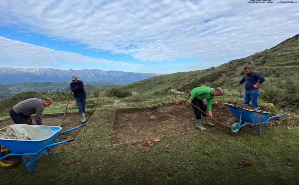   Në parkun arkeologjik të Amantias zbulohet struktura arkitektonike e varrit monumental