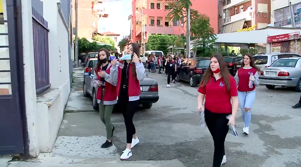 1911 maturantë mbetës në Gjuhën Shqipe (VIDEO)