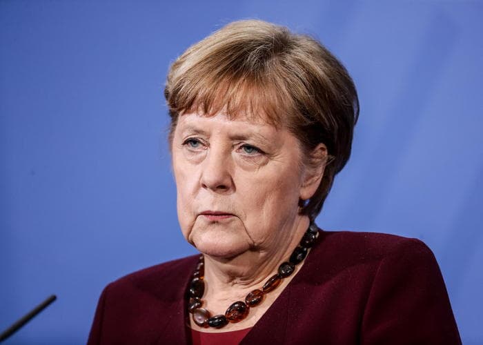 Merkel vaksinohet me Moderna si dozë të dytë