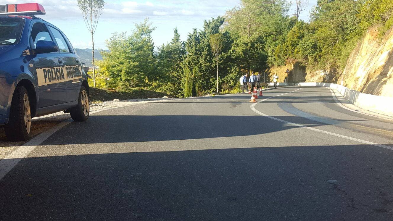 Aksidentohen dy automjete në Sarandë, shoferët përfundojnë në spital