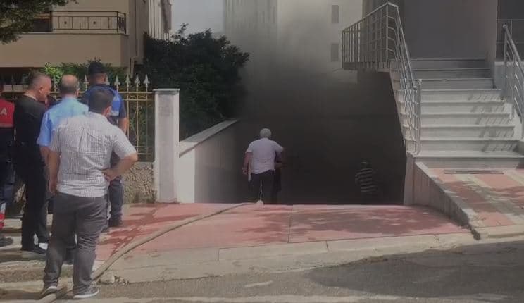 Përfshihet nga flakët një makinë brenda garazhit, evakuohen banorët