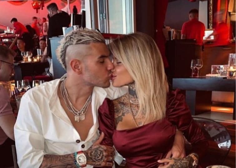 Ndarja zgjat pak, Theo Hernandez rikthehet me vajzën e mbuluar nga tatuazhet