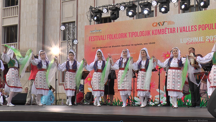 Mbahet në Lushnje Festivali Folklorik Tipologjik Kombëtar i Valles Popullore Burimore