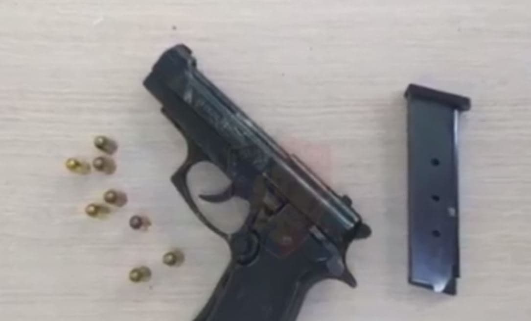 Arrestohet 21-vjeçari që lëvizte me armë, në Thumanë asgjësohen fidanë kanabis