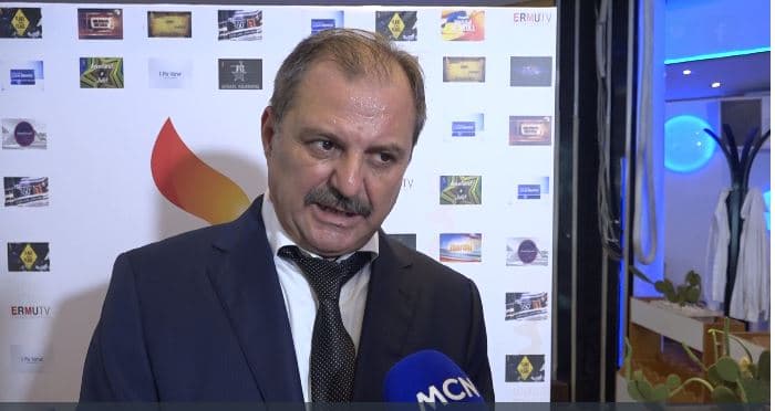 Ismet Drishti nderohet me titullin “Naim Frashëri” (VIDEO)
