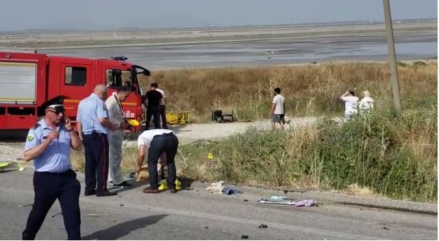 Aksidenti Fier-Vlorë, humbin jetën katër persona, mes tyre dhe dy fëmijë (VIDEO)