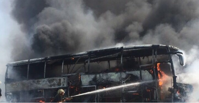 Digjet një autobus gjatë natës në Roskovec
