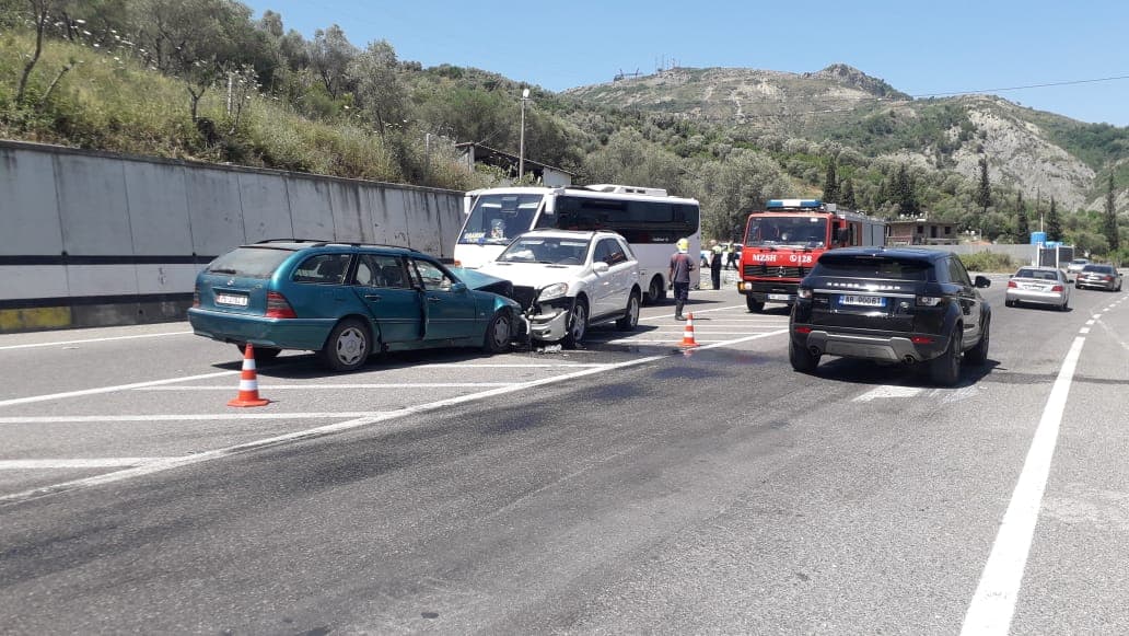 Aksident në aksin Elbasan-Peqin, plagosen dy persona