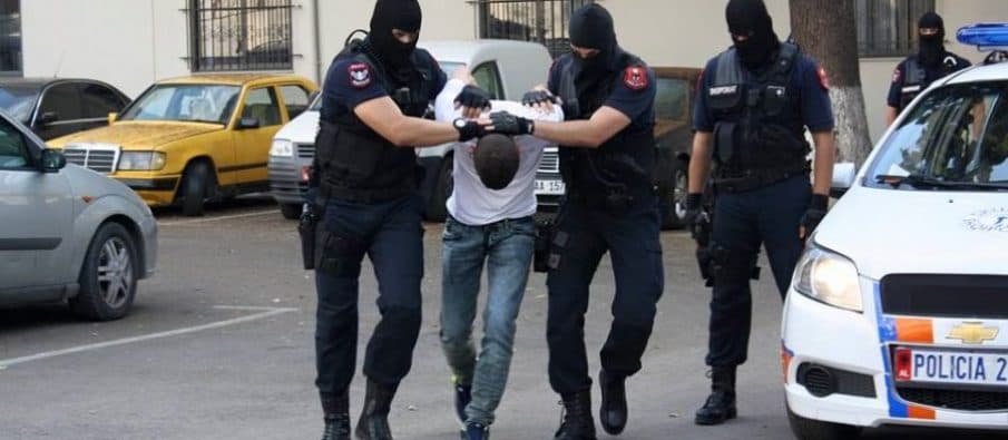 Në kërkim për trafik emigrantësh, kush është i riu nga Bulqiza i arrestuar