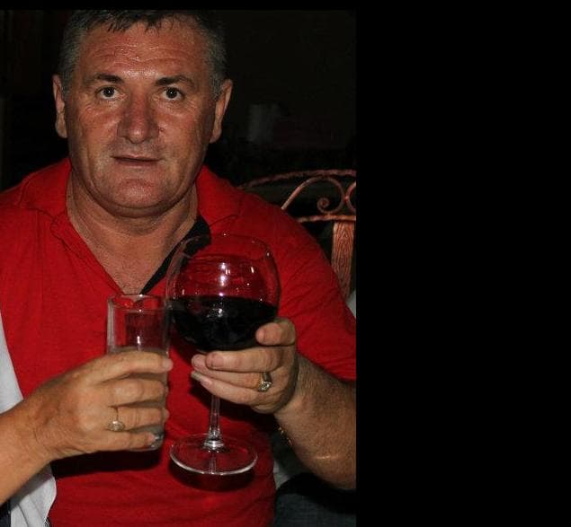 Kush është biznesmeni që mbeti i vrarë në Velipojë, në 2018 i vranë djalin