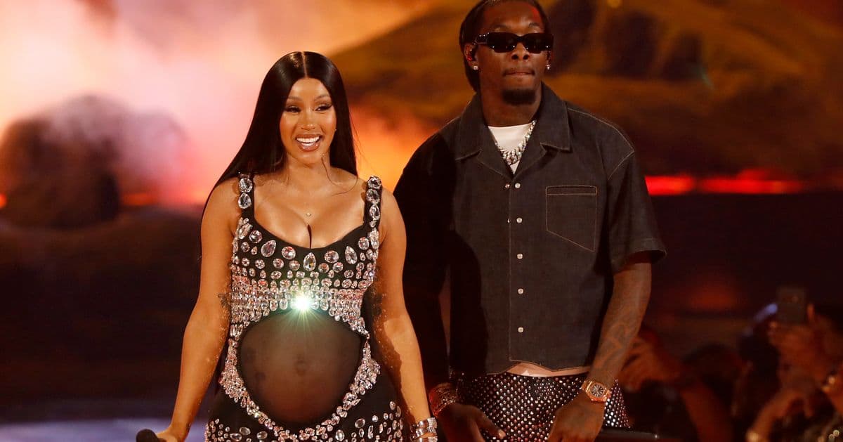 Cardi B zbulon në BET Awards se është shtatzënë për herë të dytë