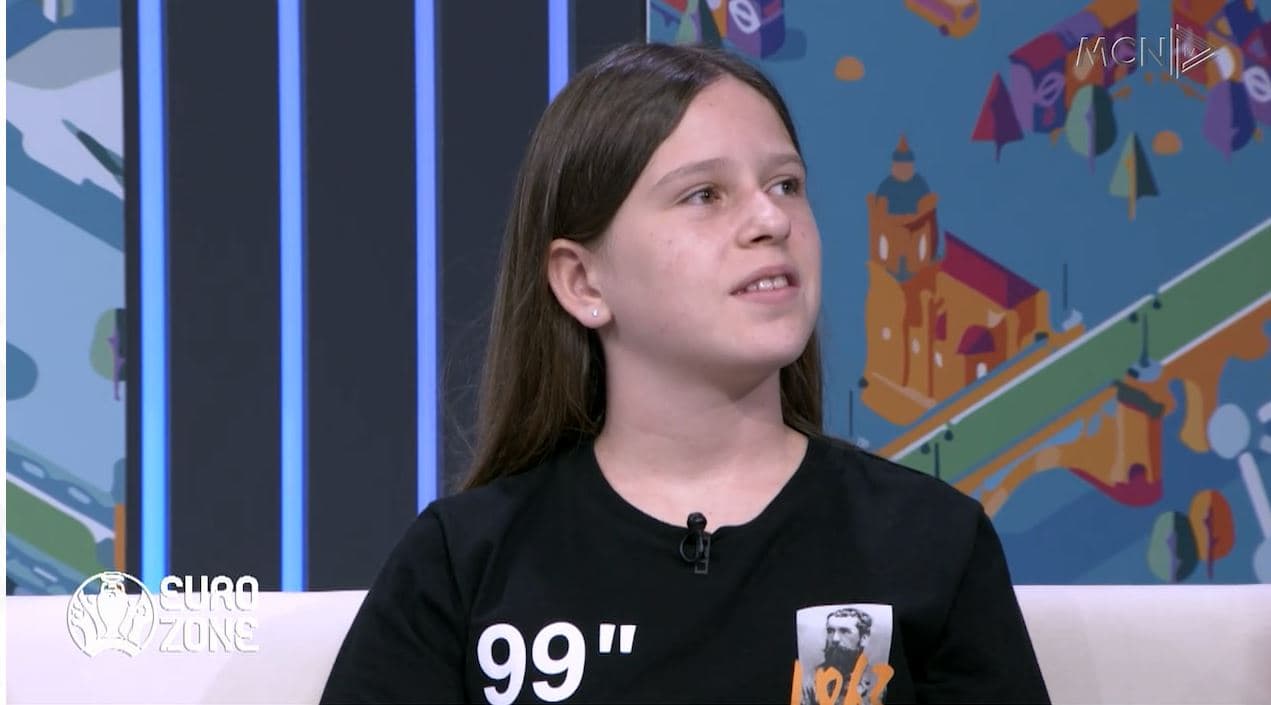 Perla, tifozja e Francës që di gjithçka për futbollin (VIDEO)