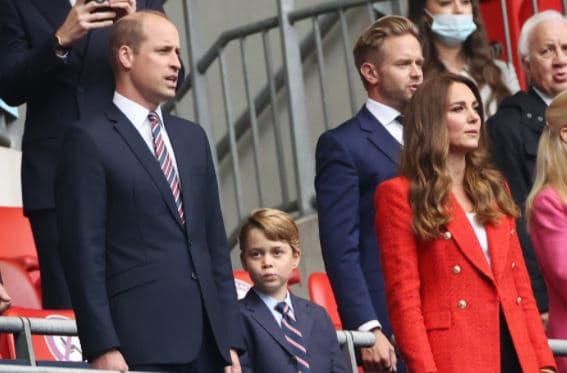 Princ William, Kate Middleton dhe George në Wembly në mbështetje të Anglisë
