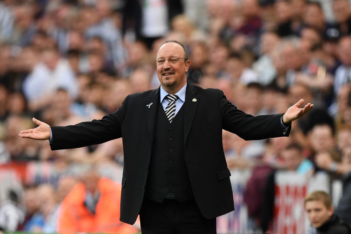 Benitez harron të kaluarën, ulet në stolin e rivalëve të Liverpool