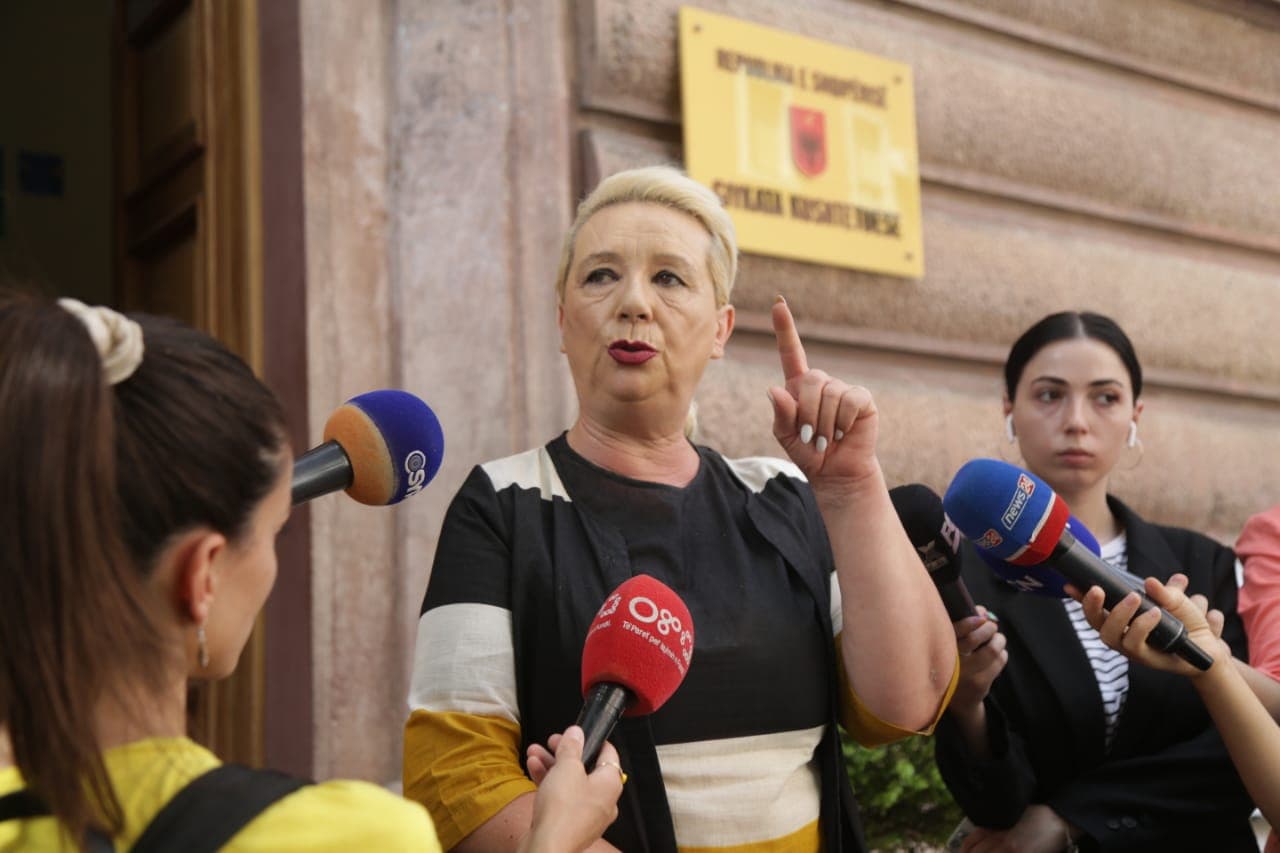 “Vizita’ e Sorecës në Kushtetuese/ Aleanca për Teatrin: Duam informacion, të shpallet ‘non-grata’ (VIDEO)