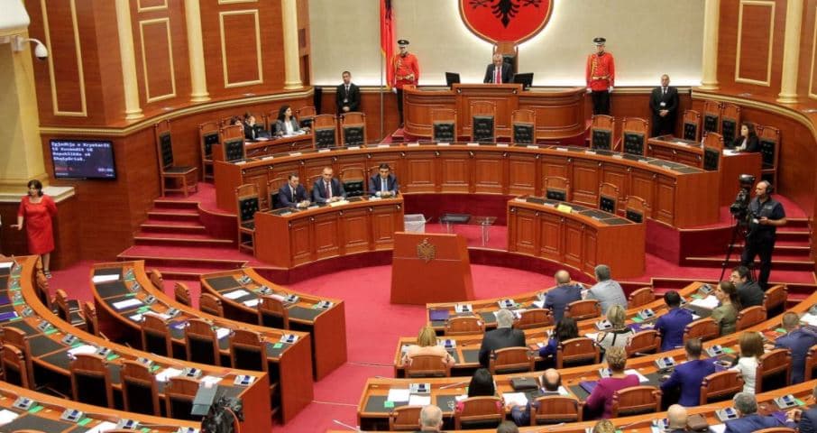     Gjykata Kushtetuese vendos hapjen e listave 100% për zgjedhjet e ardhshme