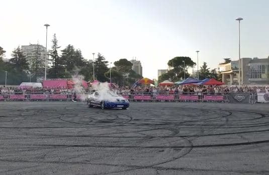 Spektakël me makina te sheshi “Nënë Tereza” (VIDEO)