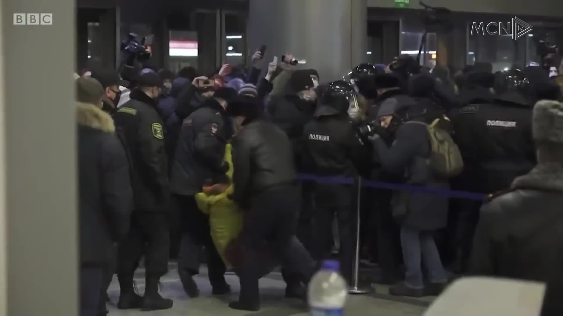 Arrestohet bashkëpunëtori i Navalnyt (VIDEO)
