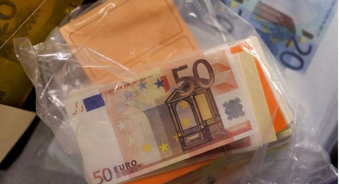    Mashtronin bizneset me euro false nga Italia, arrestohen dy të rinj nga Kruja