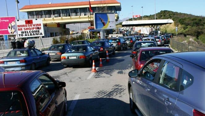 Hapen kufijtë me Greqinë, nis lëvizja e lirshme nga Kapshtica