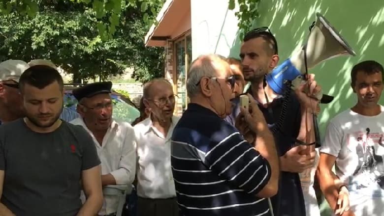 Prej muajsh nuk përfitojnë pagesën e paaftësisë, të verbërit në Memaliaj dalin në protestë