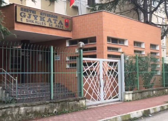 I biri i dënuar në Greqi për trafik droge, të moshuarës nga Fieri i bllokohen 100 000 euro në bankë