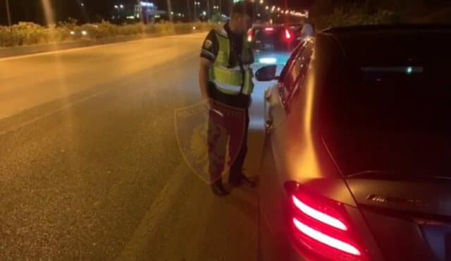 Me shpejtësi ‘skëterrë’, policia ndalon shoferin me shpejtësi 175 km/orë, 31 vjeçari kapet i dehur në timon