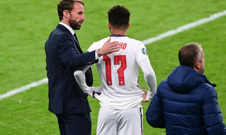 Southgate ndryshon sulmin, zbardhen rreshtimet në Ukrainë-Angli