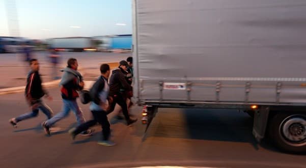 Transportonin emigrantë me kamione nga Greqia drejt Shqipërisë, arrestohen 5 persona
