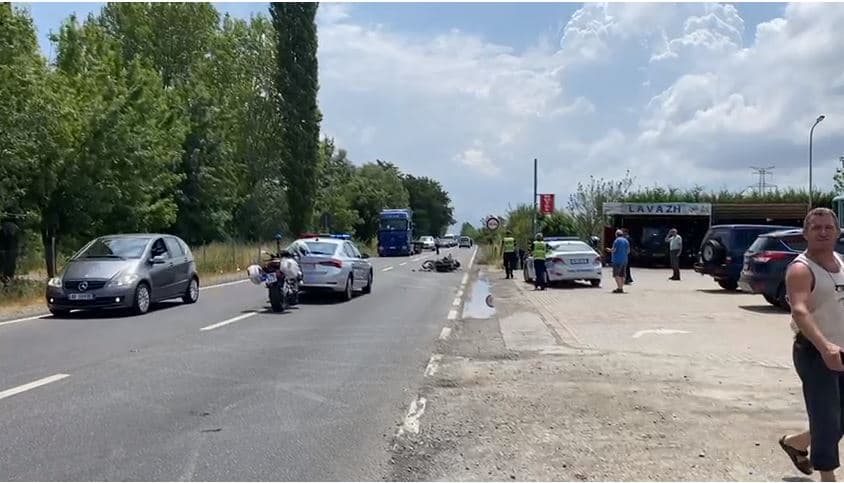 Motorri përplaset me fuoristradën, një person dërgohet në spital