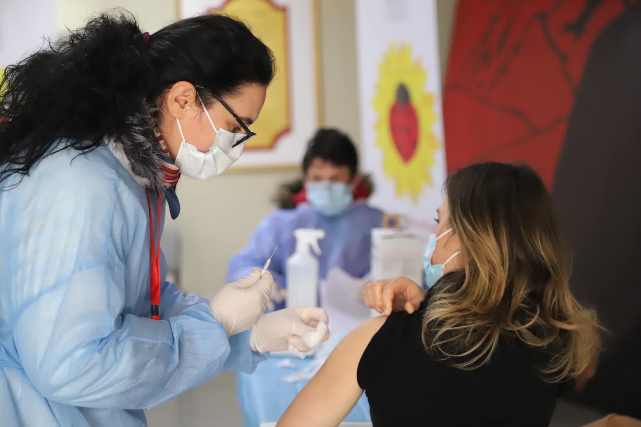 Covid-19, vaksinohen 1 milionë shqiptarë