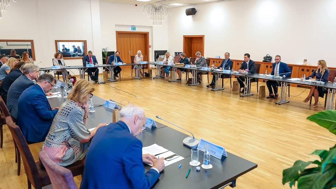 Takim me ambasadorët e BE-së, Basha: 25 prilli nuk kishte asnjë lidhje me demokracinë!