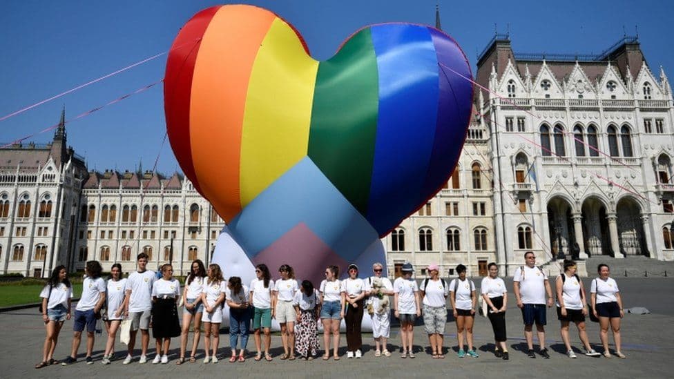 BE voton për veprim urgjent mbi ligjin anti-LGBT në Hungari