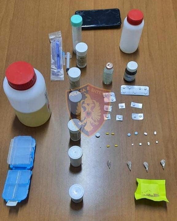 Shiste drogë te lokalet e Bllokut dhe Porcelanit, arrestohet 24-vjeçarja