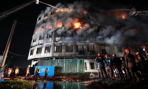 Zjarr në një fabrikë në Bangladesh, të paktën 52 të vdekur